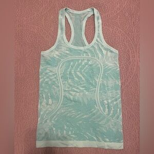 Lululemon, swiftly racer back tank, size 6, teal color with pattern